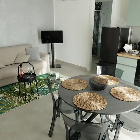 Lucia Apartahotel